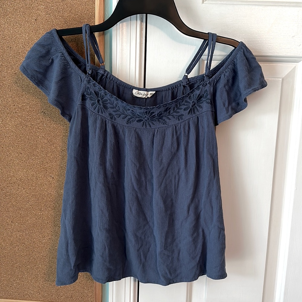 🛍️ Chloe & Katie flowy off the shoulder flutter sleeve peasant top - XS
